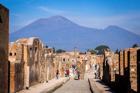 How should you explore Pompeii?