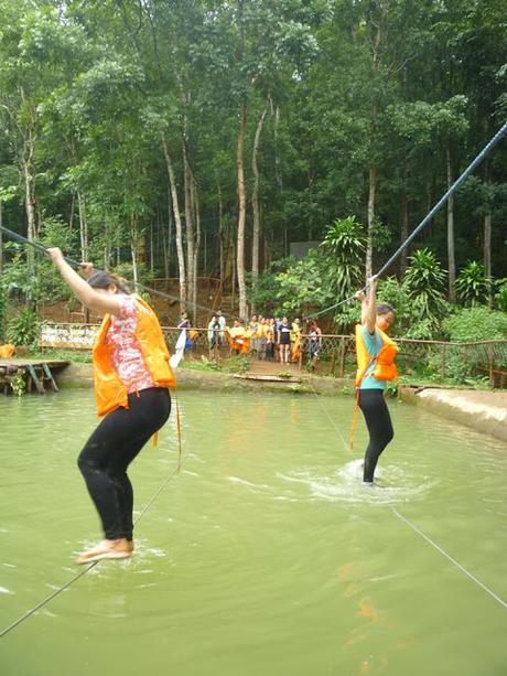 Rope to rope obstacle in water