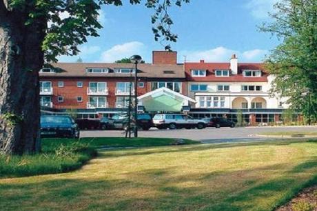 Regency Park Hotel, Bowling Green Road, Thatcham