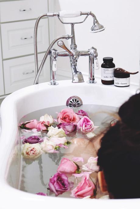 How to Create a Spa Day at Home