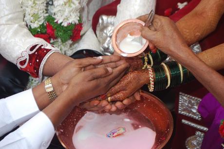 5 Ideas to add more Traditional and Personalized Charms in your Indian Wedding Cards