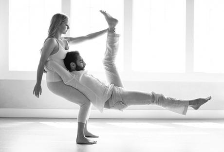 acroyoga-wedding-groom-fly-500