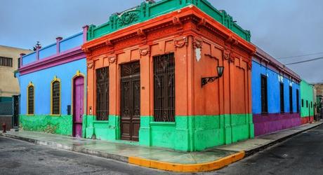 Walk through El Callao's colorful neighborhoods 