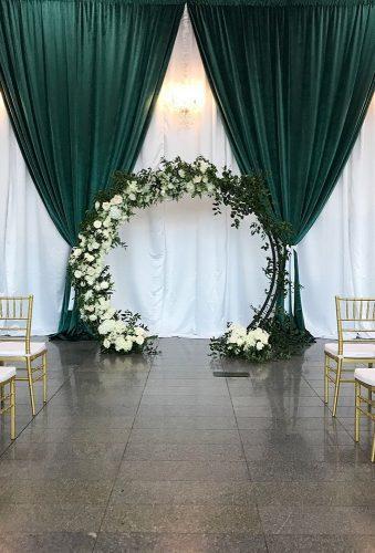 velvet wedding decor green vwelvet near arch swankyoccasions
