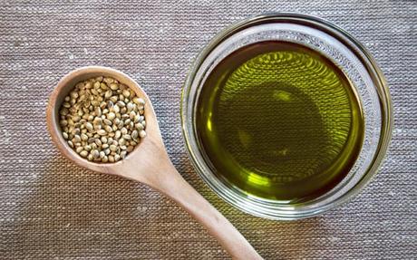 13 Outstanding Benefits of Hemp Oil on Your Skin and Hair