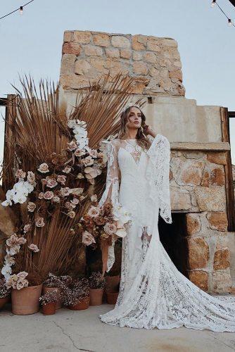 rust wedding color flower backdrop decor with dusty roses and dry flowers bestdayeverfloraldesign