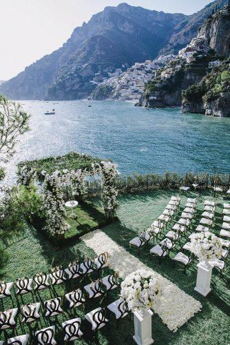 rustic wedding venues ceremony decor in mountain Gianni di Natale