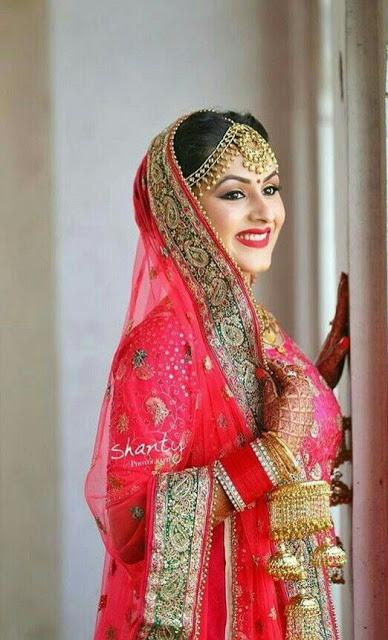 How to pose for Indian Bridal Photo Shoot smile 