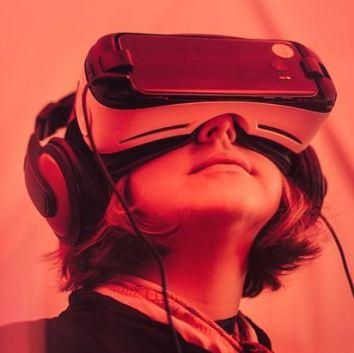 Top 10 Presents Every Kenyan Man Should Send to His Love For New Year