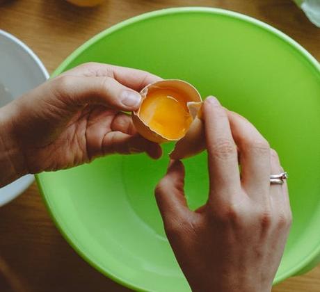 8 Reviving Egg Hair Packs or Masks for Every Hair Type