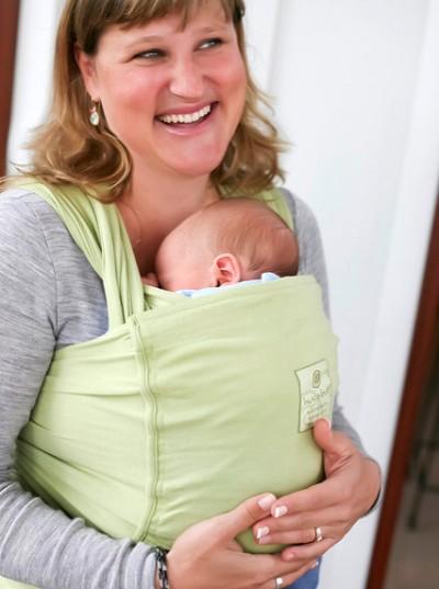 Wondering if baby wearing is right for you and your baby? Find out the answers to all your questions and doubts in this comprehensive guide to baby wearing.