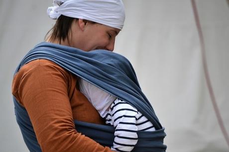 Wondering if baby wearing is right for you and your baby? Find out the answers to all your questions and doubts in this comprehensive guide to baby wearing.