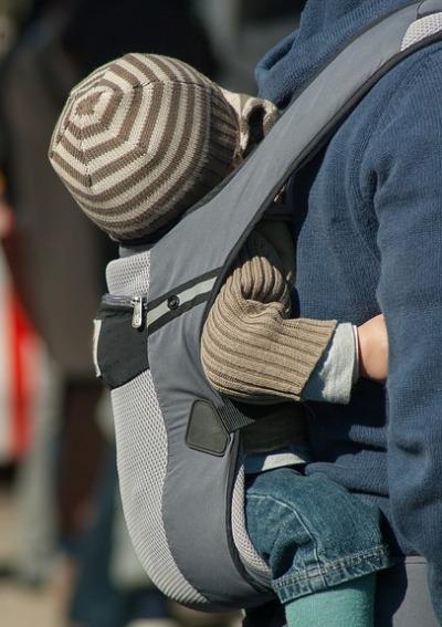 Wondering if baby wearing is right for you and your baby? Find out the answers to all your questions and doubts in this comprehensive guide to baby wearing.