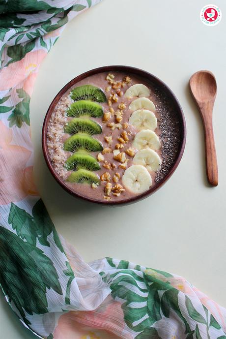 On hot summer mornings, enjoy a cooling and refreshing breakfast like this Choco Dates Smoothie Bowl, loaded with fruits!