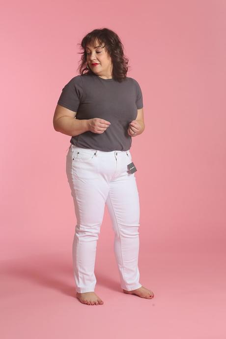 The Best White Jeans: Reviewing Over 12 Pairs