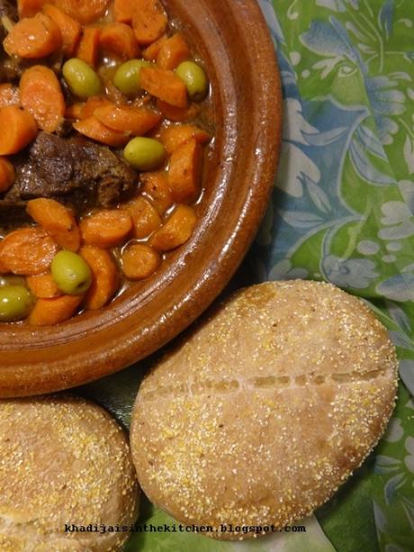 TAGINE DE VIANDE DE BOEUF, CAROTTES ET OLIVES VERTES / BEEF TAGINE WITH CARROTS AND GREEN OLIVES / TAGINE CON CARNE VACUNA, ZANAHORIAS Y ACEITUNAS VERDE / طاجين بلحم البقر و الجزر والزيتون الأخضر