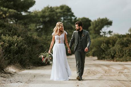 Rustic glam styled shoot on the beach rustic-glam-styled-shoot-beach_12