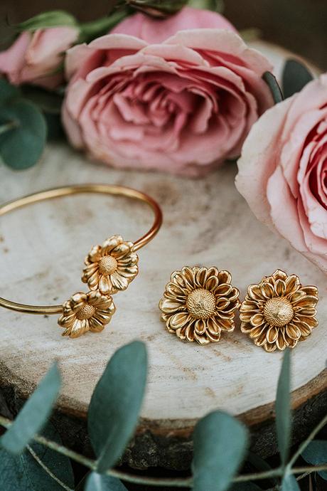 Rustic glam styled shoot on the beach rustic-glam-styled-shoot-beach_07