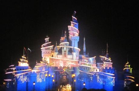 Four Reasons To Why Visit Hong Kong Disneyland Once In A Lifetime!