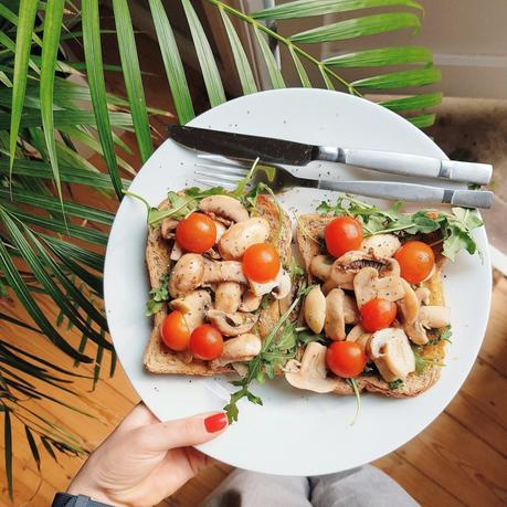 Recipe|| Creamy, paprika mushrooms on toast