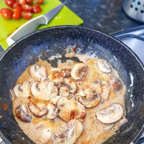 Recipe|| Creamy, paprika mushrooms on toast
