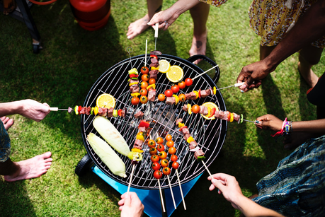 Eat Food and Have Fun: Easy Ways to Stay Healthy This Summer!