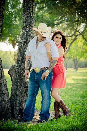 engagement photos dos donts boy in hat jaycaballero