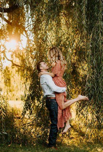 engagement photos dos donts couple under tree janelle.elise.photo