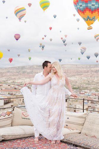 cappadocia wedding photos wedding photo balloons couple