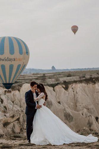 cappadocia wedding photos wedding photo newlyweds with balloons