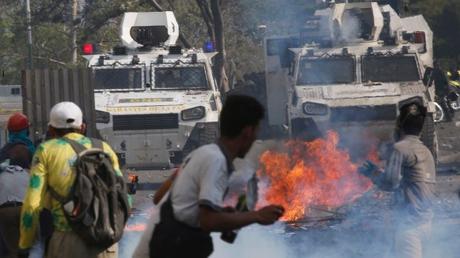 Clashes rock Venezuela as Guaido, Maduro vie for power