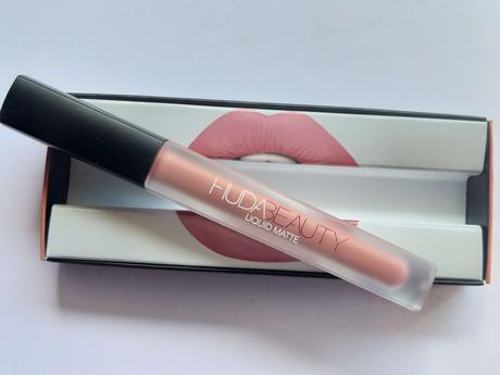 Huda Beauty Liquid Matte Lipstick Bombshell | Review