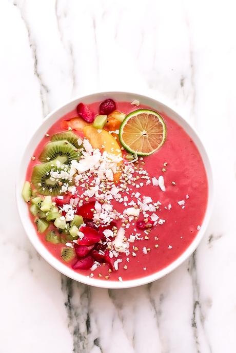 Cosmic Strawberry-Ginger-Peach Bliss Bowl | An energy-boosting, mood-enhancing smoothie bowl!