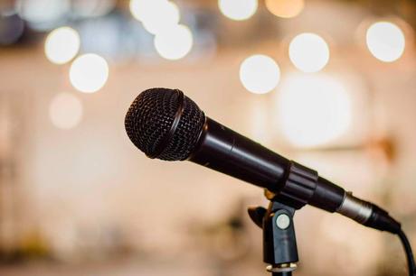 5 Ways to Help Your Emcee Host a Successful Event