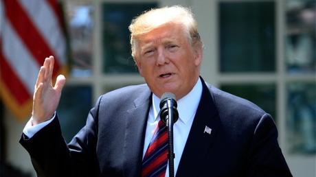 In clash with Congress, weak legal case may still help Trump