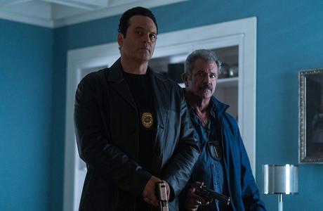 Review Dragged Across Concrete (2018)