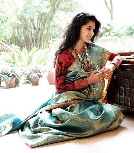13 Beautiful Blouse Designs For Banarasi Saree