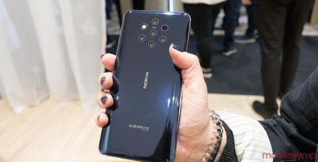 Nokia ad shows off auto brightness, gets the feature wrong