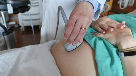 Doctors want national program offering medical advice to new and expectant mothers