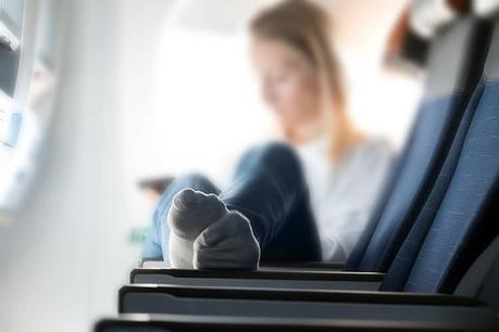 25 Best Travel Accessories for Long Flights [2019 Guide]