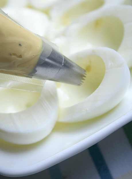 CREAMY DEVILED EGGS