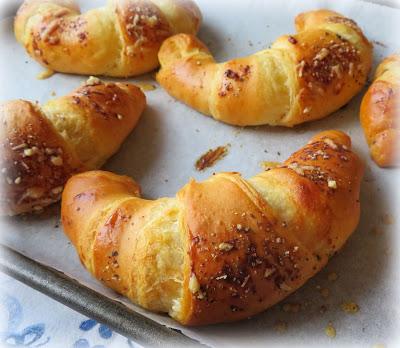 Caesar Croissant Rolls