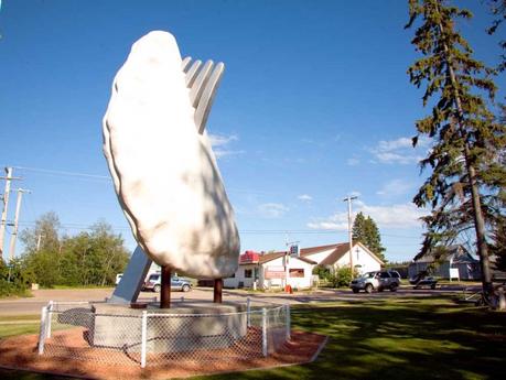 Stop your car at 10 of Canada’s greatest roadside attractions
