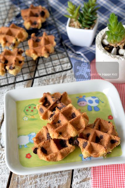 chocolate chip cookie waffles