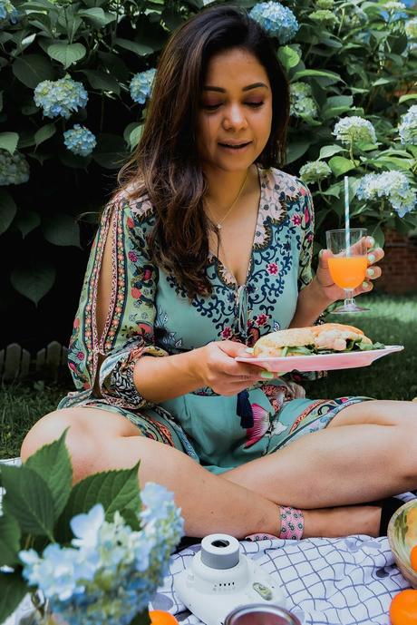 summertime picnic, backyard picnic, picnic basket wicker, picnic food ideas, juice jars, dc blogger, hydrangea picnic, outdoor picnic set up, myriad musings, saumya shiohare