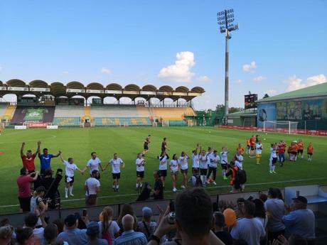 Śmieszne Historie o Piłce Nożnej w Polsce: Watching the Exciting Polish Ladies Season Climax, Górnik Łęczna v. Medyk Konin Śmieszne Historie o Piłce Nożnej w Polsce: Watching the Exciting Polish Ladies Season Climax, Górnik Łęczna v. Medyk Konin