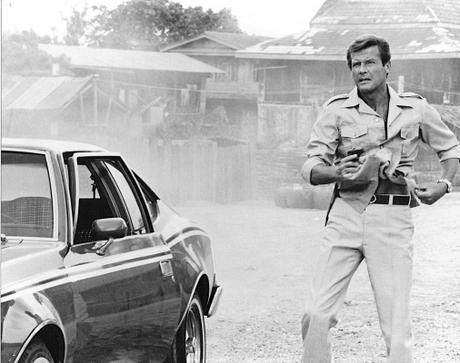 Bond’s Green Safari Jacket in The Man with the Golden Gun Bond’s Green Safari Jacket in The Man with the Golden Gun