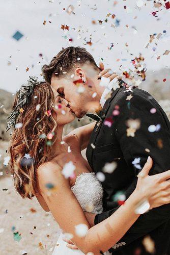 unique wedding reception ideas newlyweds kissing and confetti
