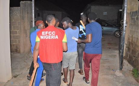 EFCC Arrests 27 Yahoo Boys & Their Girlfriends In Osogbo, Recovers 8 Exotic Cars (Photos)