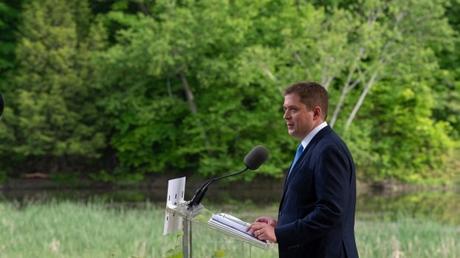 Scheer acknowledges feds would put price on carbon under his plan to cap big emitters